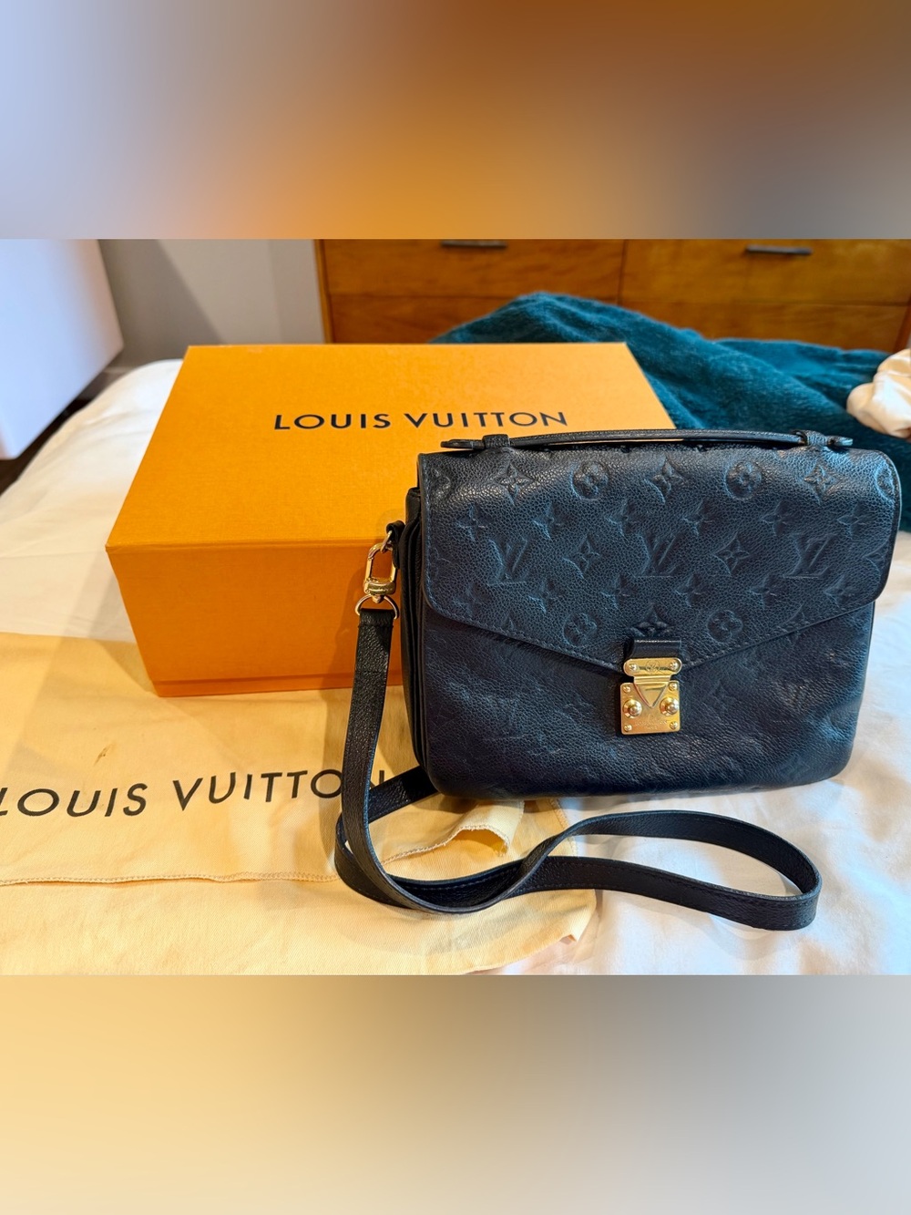 Louis Vuitton Pochette Métis Black Empreinte